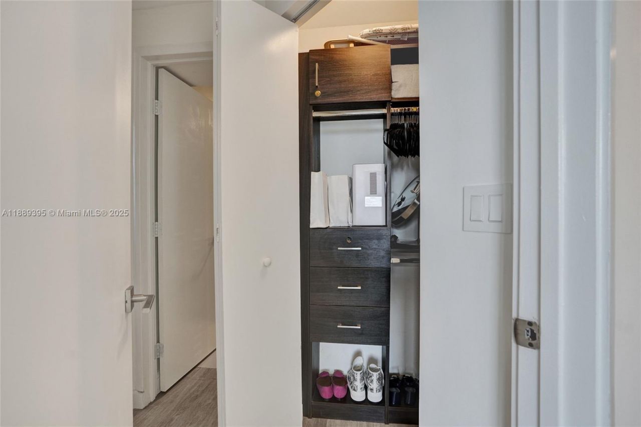 55 SW 9th St, Unit 2201, Miami, FL 33130 Photo