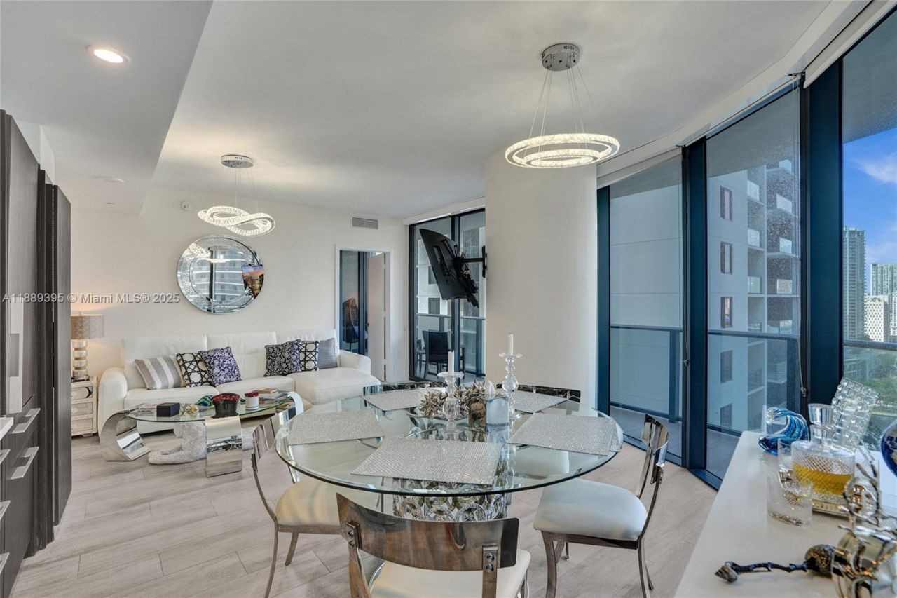 55 SW 9th St, Unit 2201, Miami, FL 33130 Photo