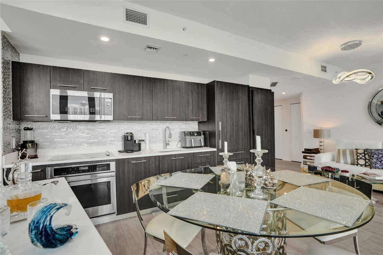 55 SW 9th St, Unit 2201, Miami, FL 33130 Photo