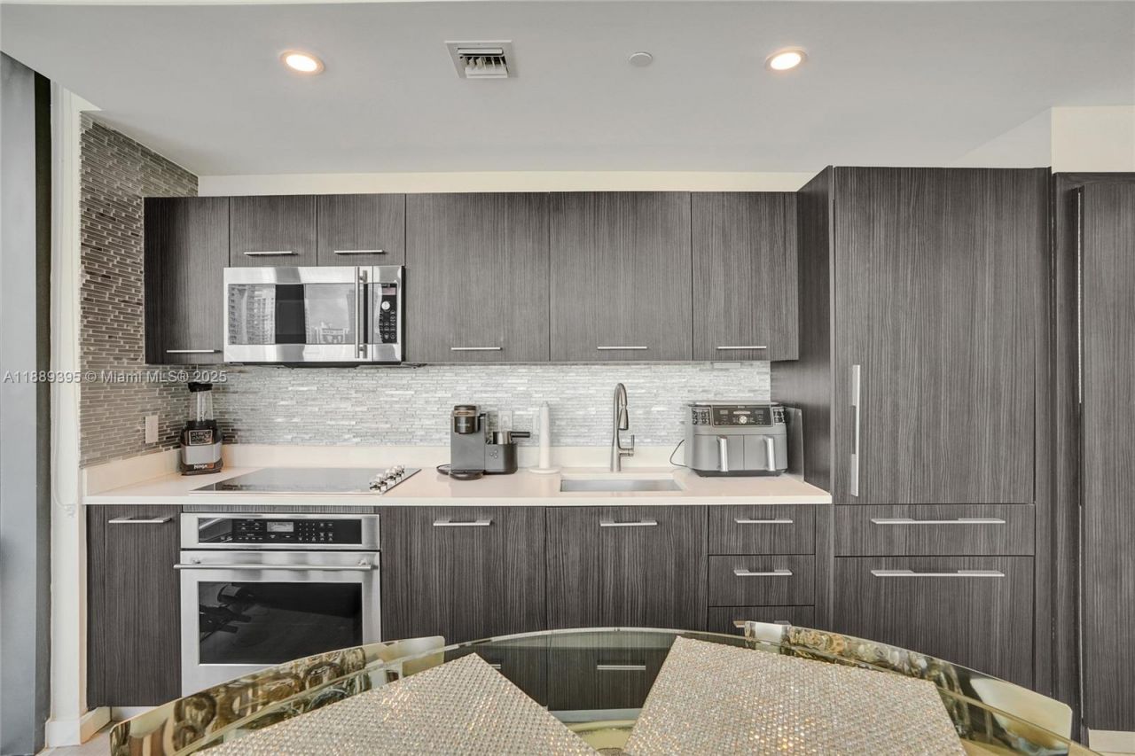 55 SW 9th St, Unit 2201, Miami, FL 33130 Photo