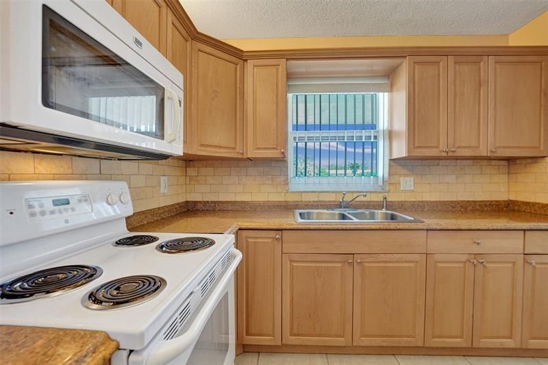 1300 N 12th Court, Unit 7B, Hollywood, FL 33019 Photo