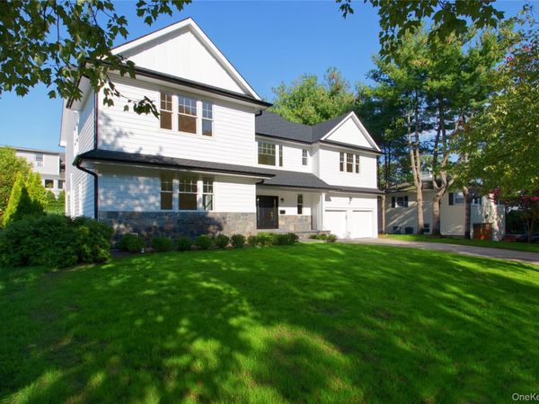 108 Tanners Pond Road, Garden City, NY 11530