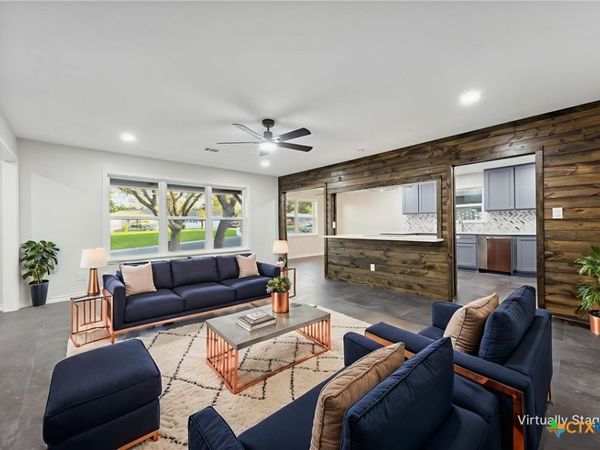 1305 W 1st Street, Lampasas, TX 76550