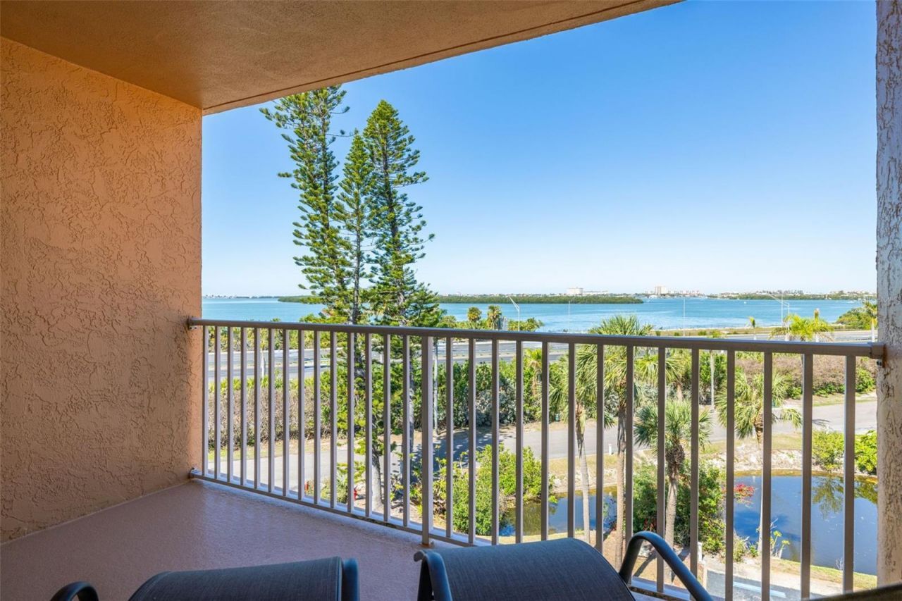 7432 Sunshine Skyway Lane S, Unit 506, Saint Petersburg, FL 33711 Photo