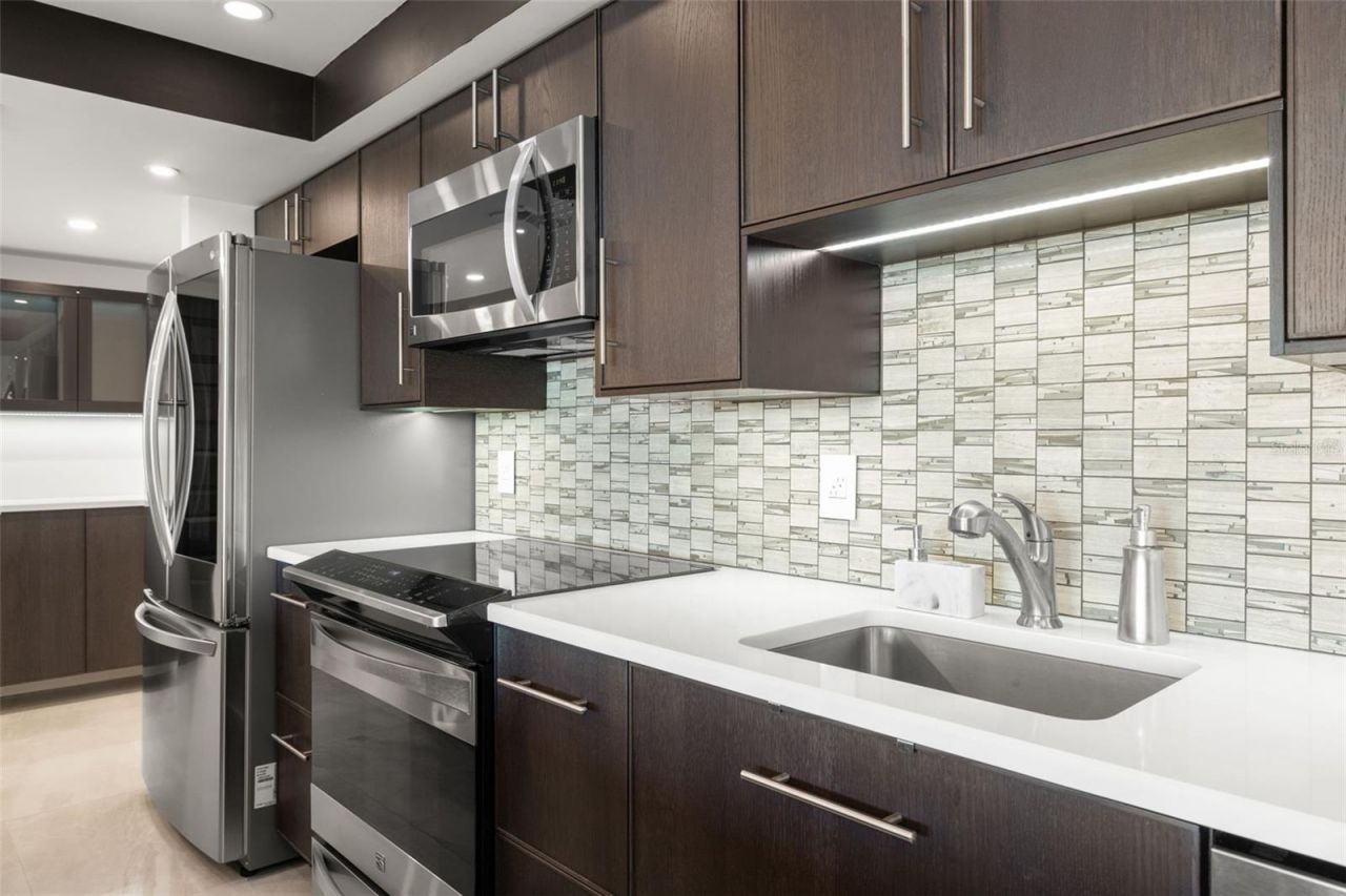 7432 Sunshine Skyway Lane S, Unit 506, Saint Petersburg, FL 33711 Photo