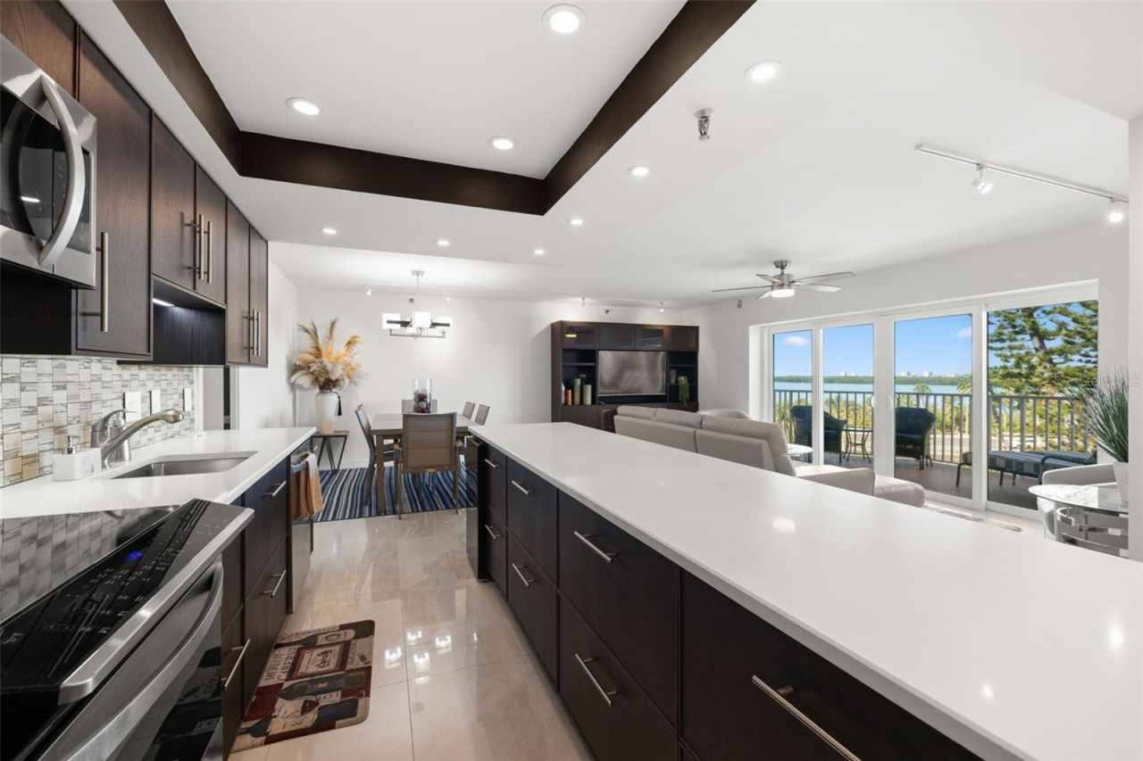 7432 Sunshine Skyway Lane S, Unit 506, Saint Petersburg, FL 33711 Photo