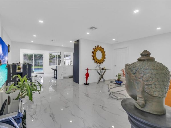 6320 Harding St, Hollywood, FL 33024