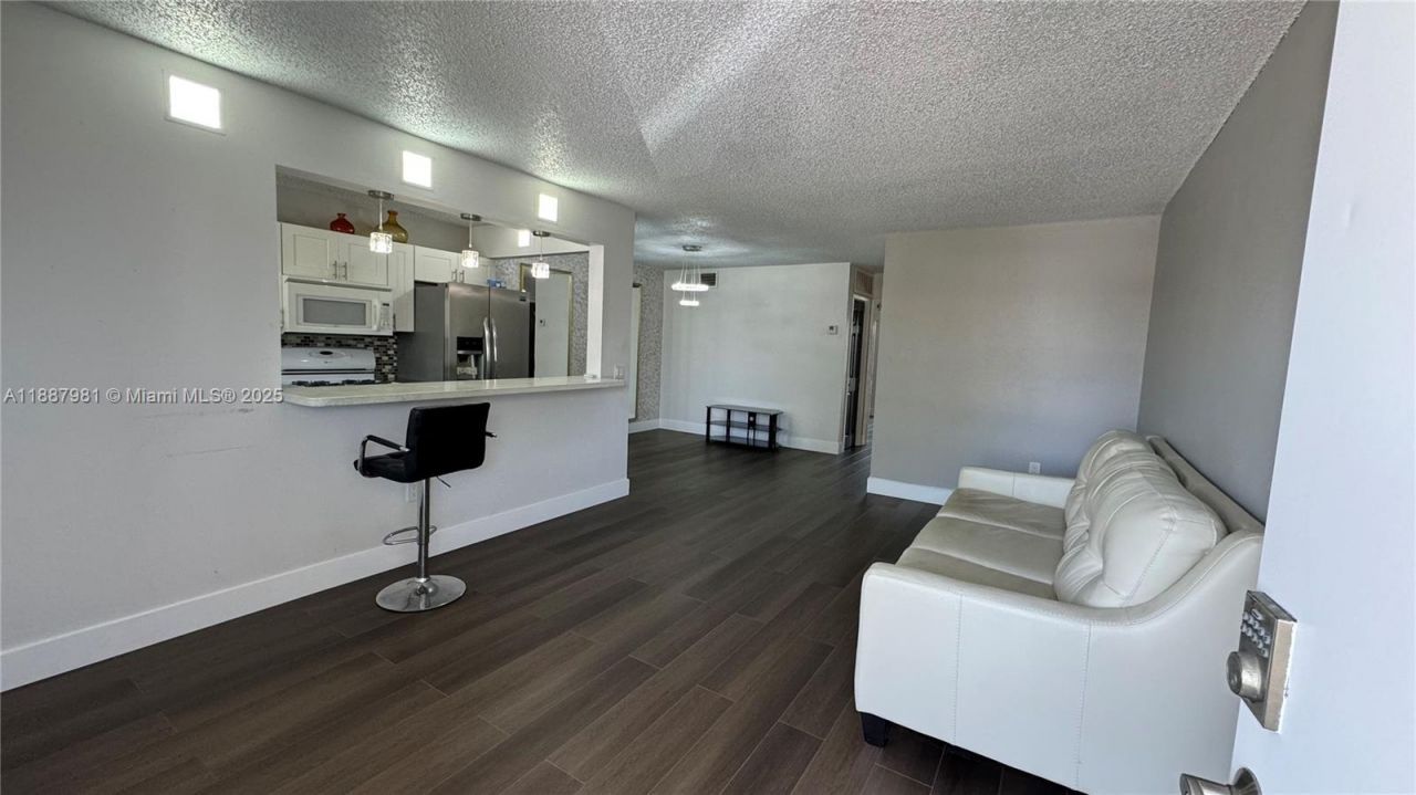 160 NE 203rd Ter, Unit E31, Miami Gardens, FL 33179 Photo