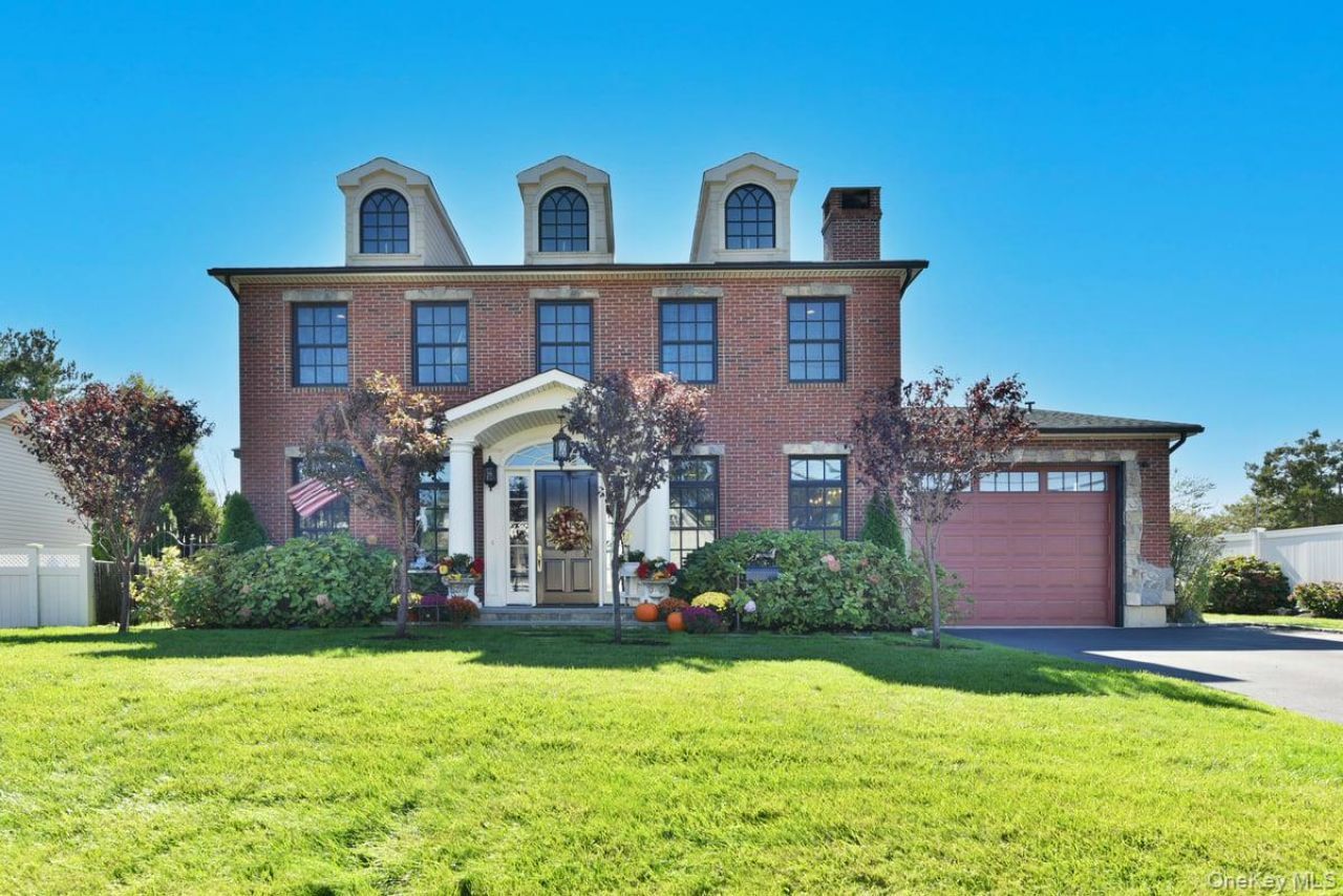 1974 Monroe Avenue, North Bellmore, NY 11710 Main Photo