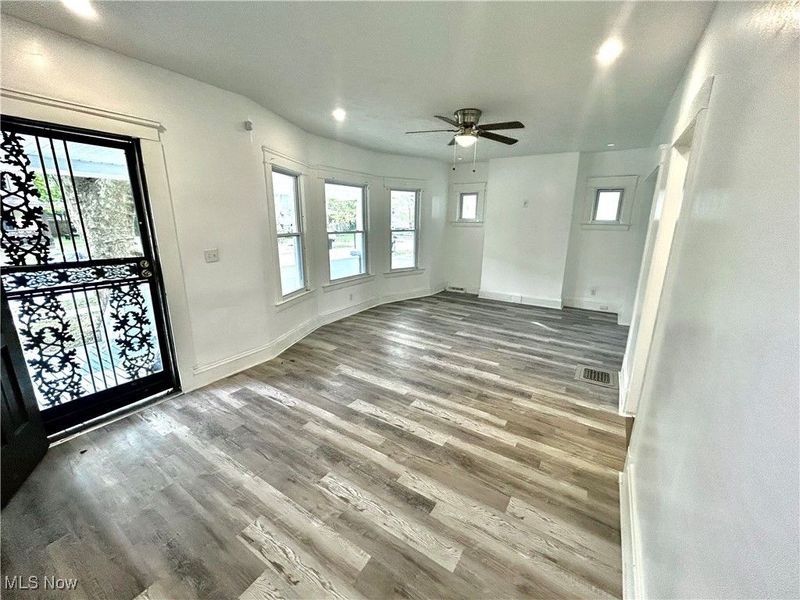 10009 Parmelee Avenue, Cleveland, OH 44108 Photo 2