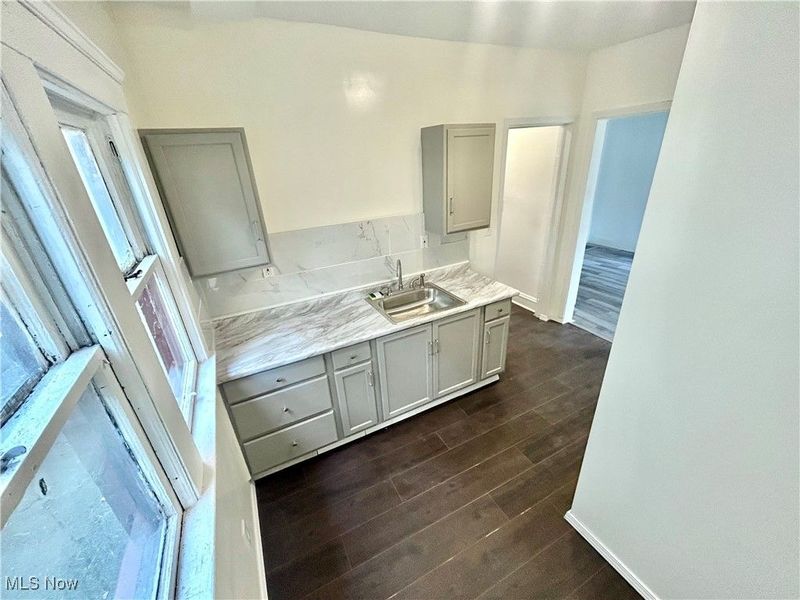 10009 Parmelee Avenue, Cleveland, OH 44108 Photo 6