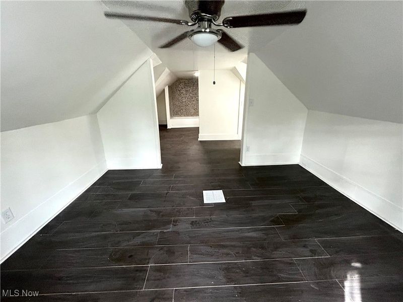 10009 Parmelee Avenue, Cleveland, OH 44108 Photo 7