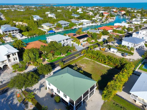 261 W Seaview Drive, Duck, FL 33050