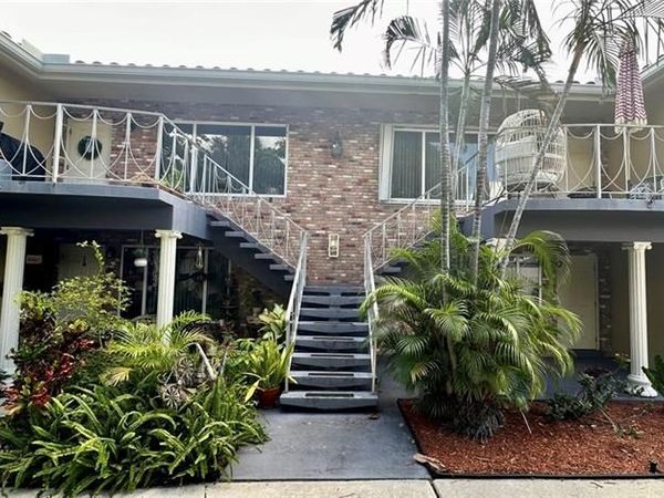 1911 NE 28th Ct, Unit 2B, Lighthouse Point, FL 33064