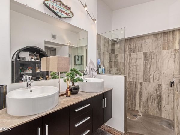 6640 N CHATELAINE Place, Phoenix, AZ 85014