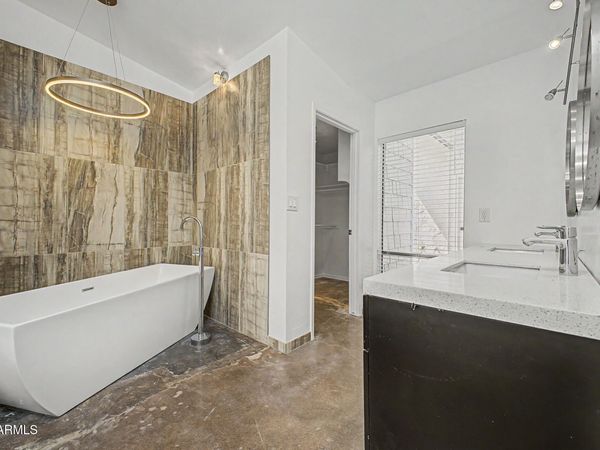 6640 N CHATELAINE Place, Phoenix, AZ 85014