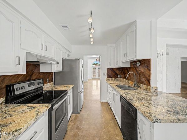 6640 N CHATELAINE Place, Phoenix, AZ 85014