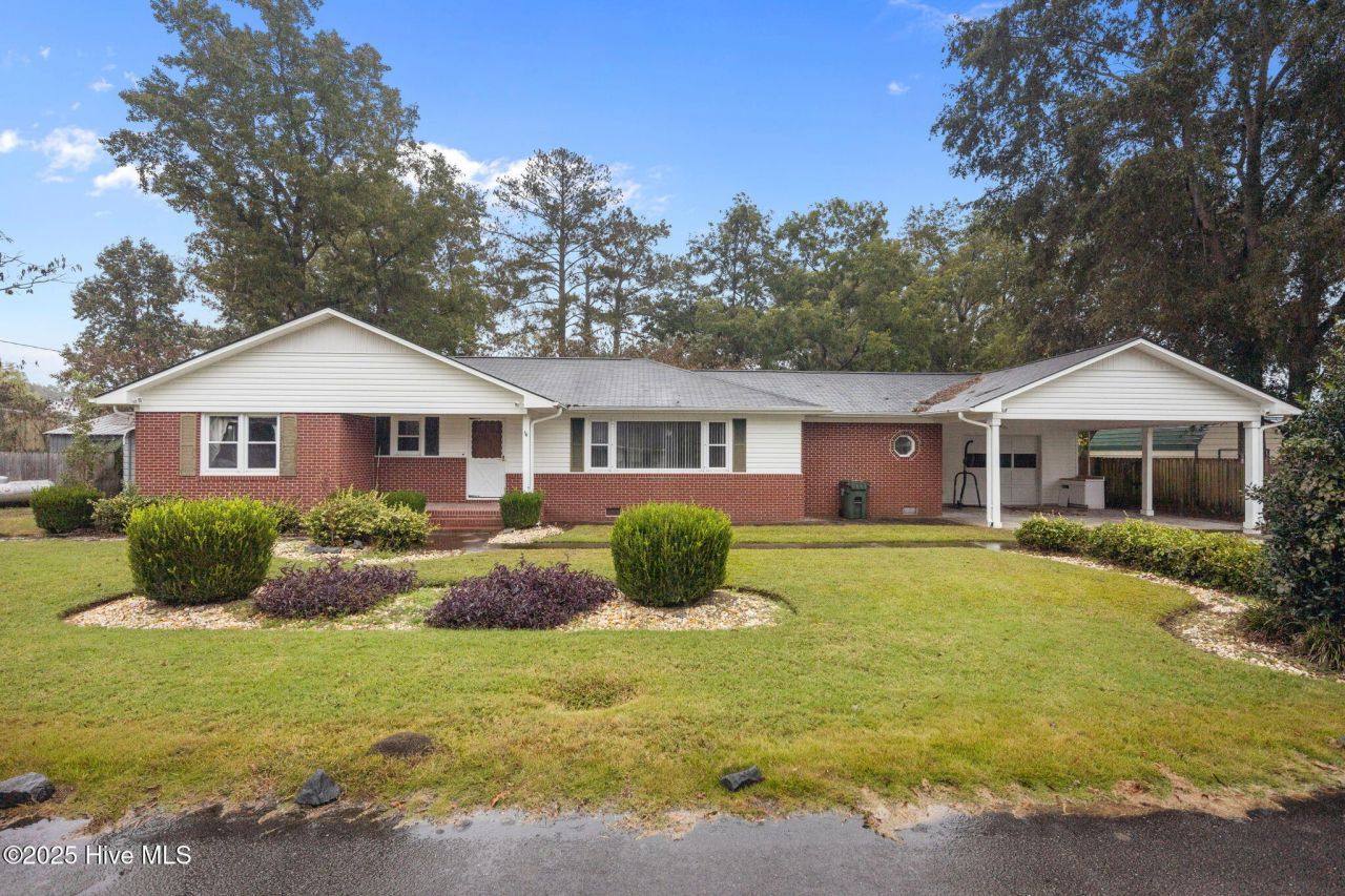 417 Ipock Street, Vanceboro, NC 28586 Main Photo