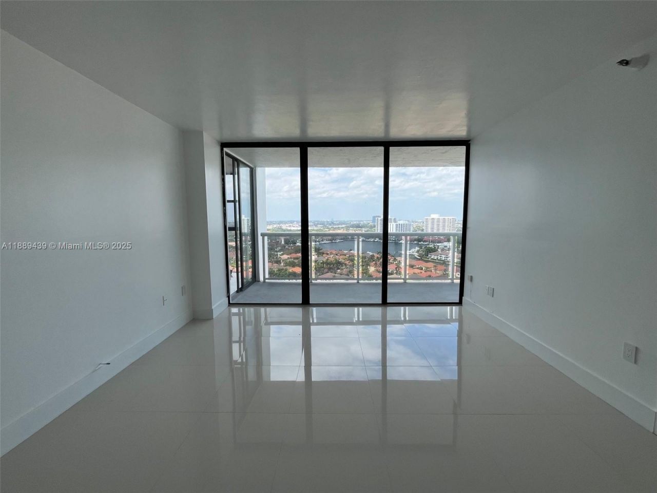 20505 E Country Club Dr, Unit 2132, Aventura, FL 33180 Photo