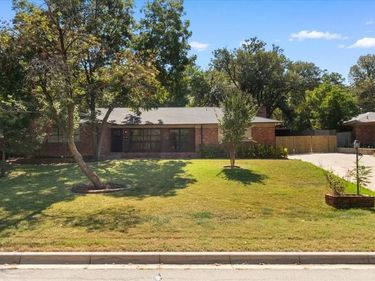 6000 Monterrey Drive, Fort Worth, TX 76112