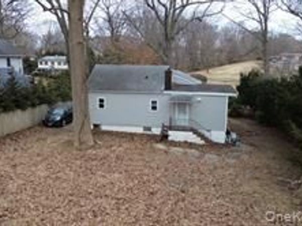 22 Middleville Road, Northport, NY 11768