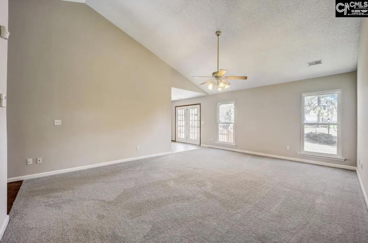 118 Green Rose Road Photo 4