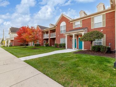 29675 Nottingham Circle, Livonia, MI 48152