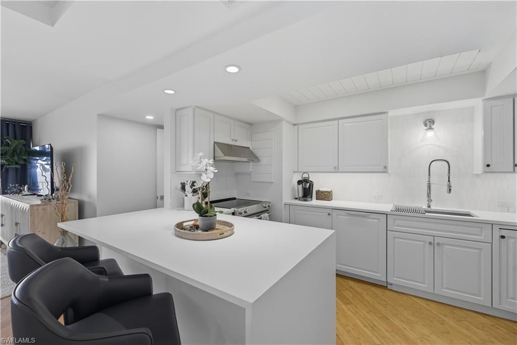 3443 Gulf Shore Blvd N, Unit 711, Naples, FL 34103 Photo