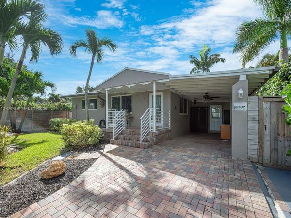 824 NE 17th Ct, Fort Lauderdale, FL 33305