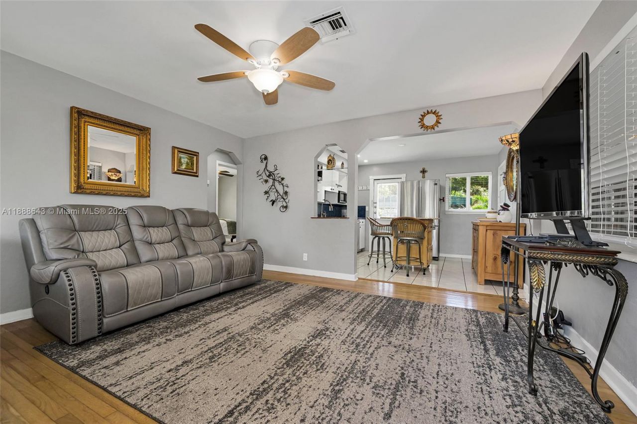 824 NE 17th Ct, Fort Lauderdale, FL 33305 Photo