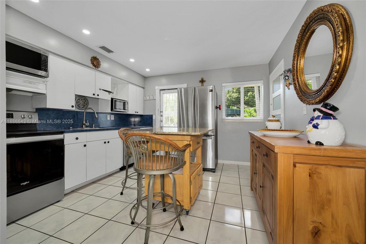 824 NE 17th Ct, Fort Lauderdale, FL 33305 Photo