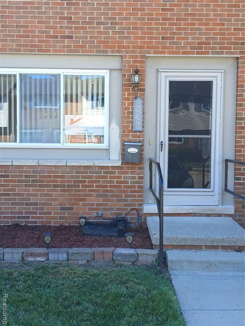 25959 Salem St, Roseville, MI 48066 Main Photo