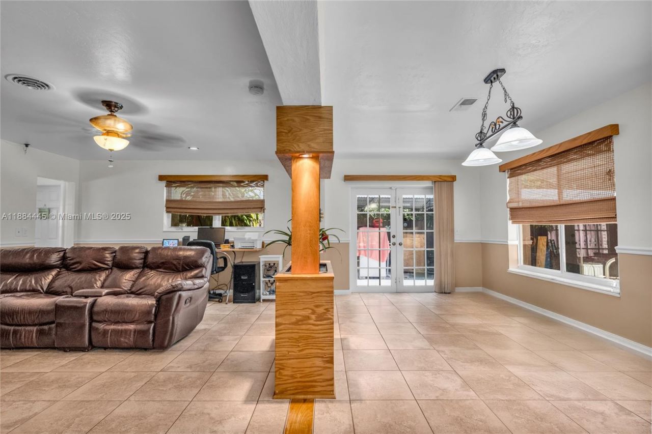 421 SW 64th Way, Pembroke Pines, FL 33023 Photo