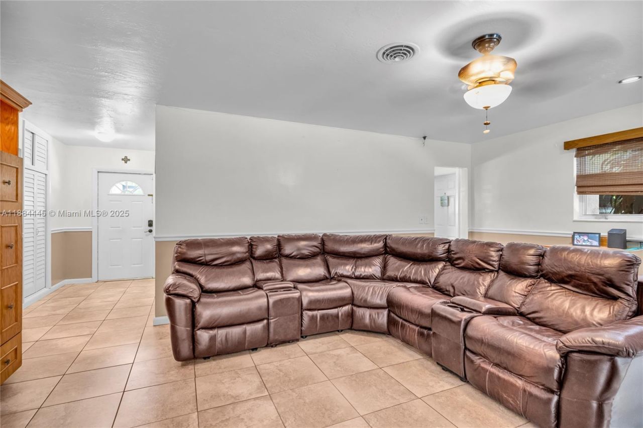 421 SW 64th Way, Pembroke Pines, FL 33023 Photo