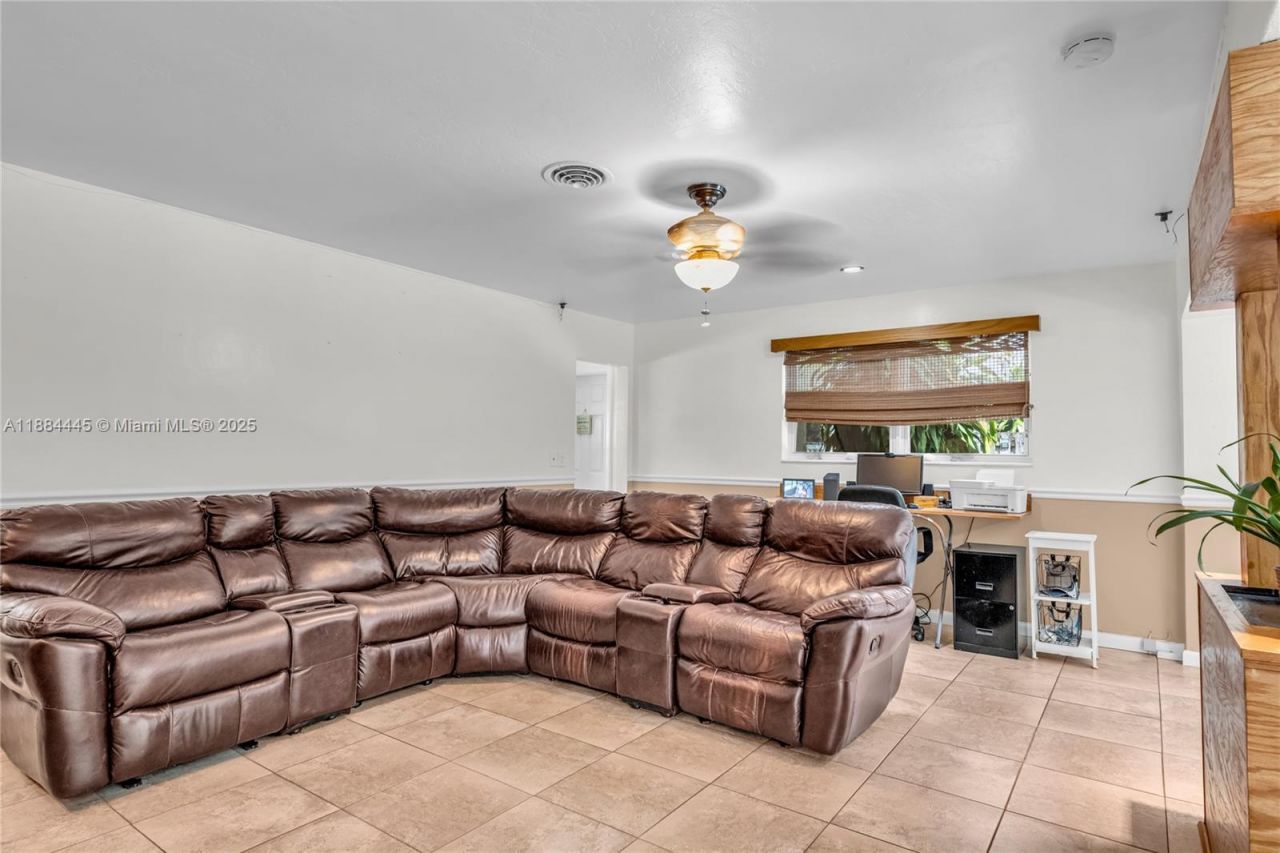 421 SW 64th Way, Pembroke Pines, FL 33023 Photo