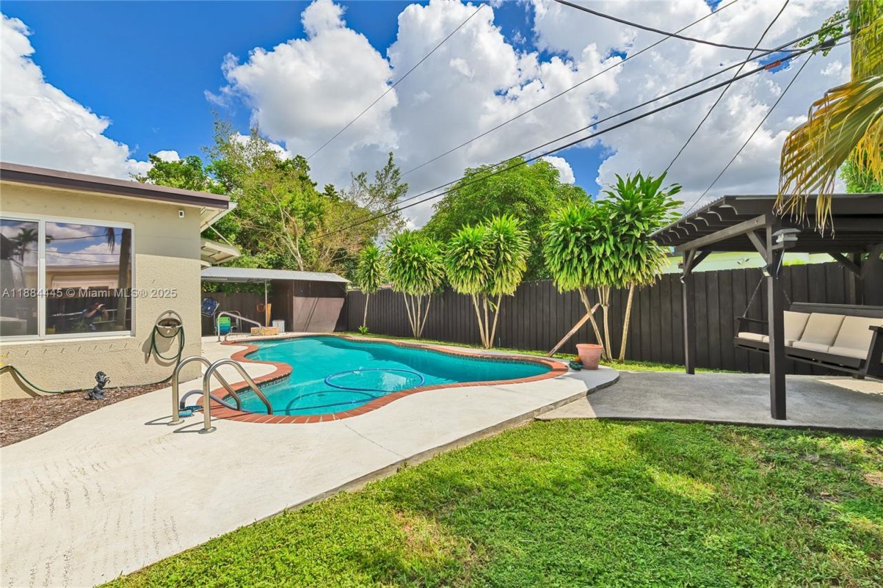 421 SW 64th Way, Pembroke Pines, FL 33023 Photo