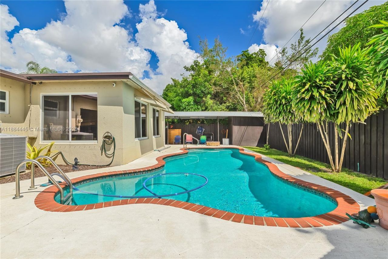 421 SW 64th Way, Pembroke Pines, FL 33023 Photo