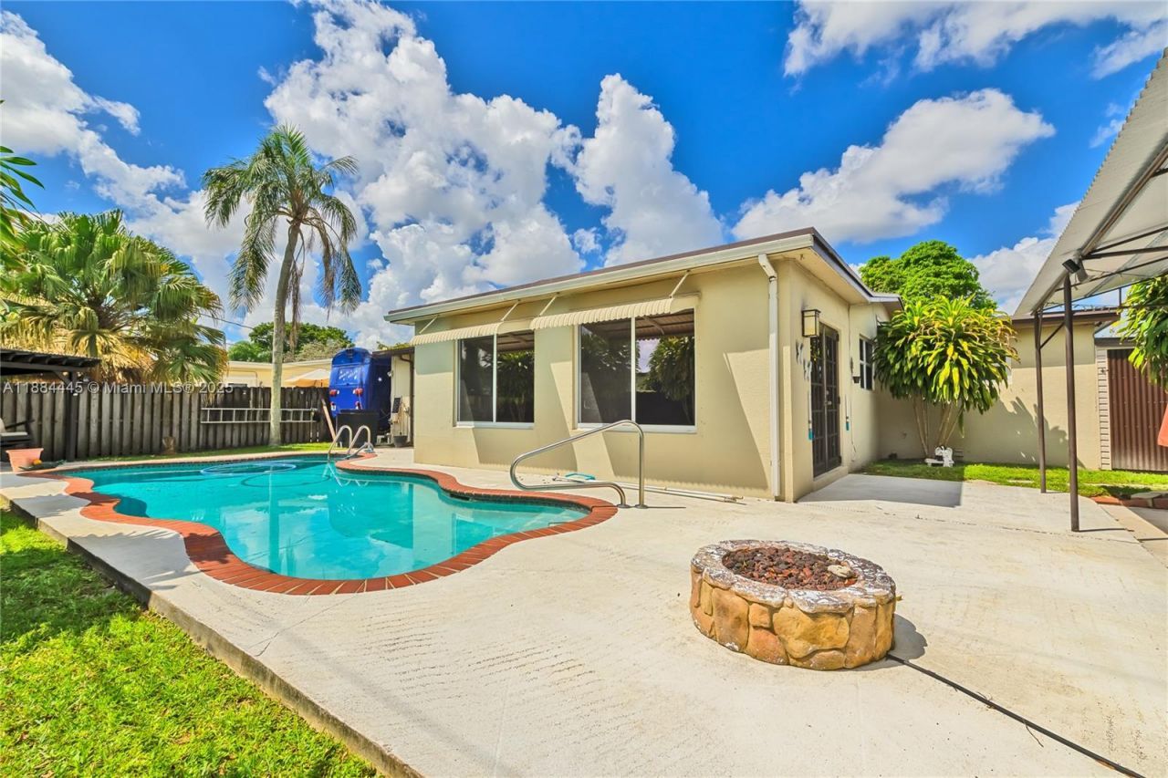 421 SW 64th Way, Pembroke Pines, FL 33023 Photo