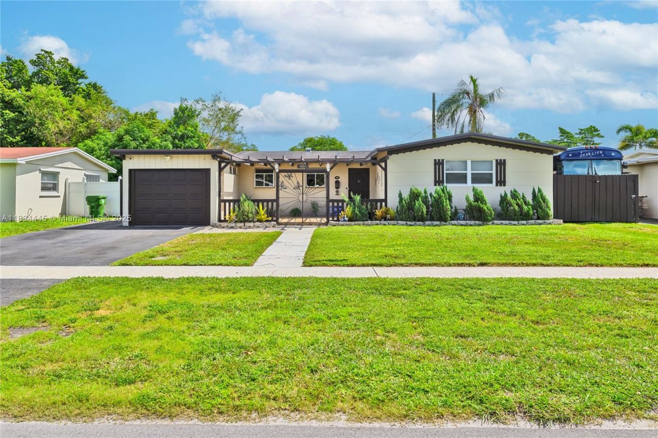 421 SW 64th Way, Pembroke Pines, FL 33023 Photo