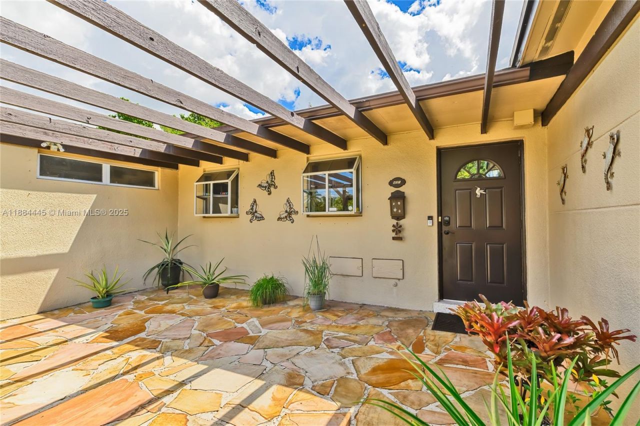 421 SW 64th Way, Pembroke Pines, FL 33023 Photo