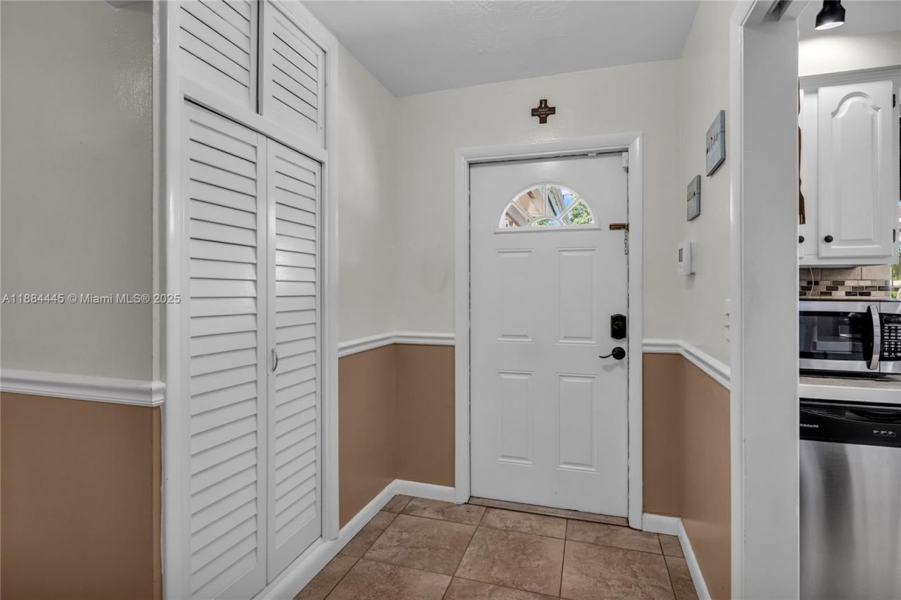 421 SW 64th Way, Pembroke Pines, FL 33023 Photo