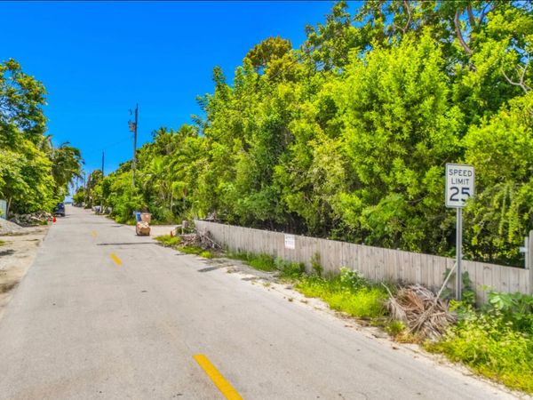 933 Lobster Lane, KEY LARGO, FL 33037