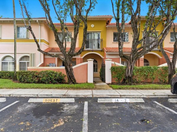 1407 S Santa Catalina Circle, North Lauderdale, FL 33068