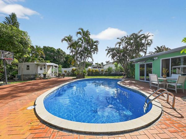 407 Highwood Circle, Jupiter, FL 33458