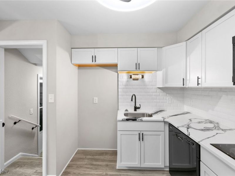 1895 Temblethurst Road, Cleveland, OH 44121 Photo 7