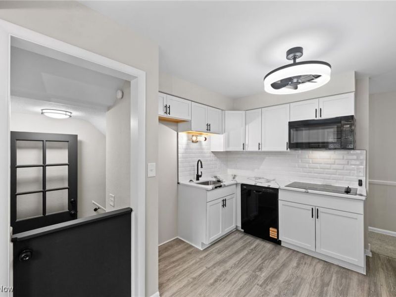 1895 Temblethurst Road, Cleveland, OH 44121 Photo 9