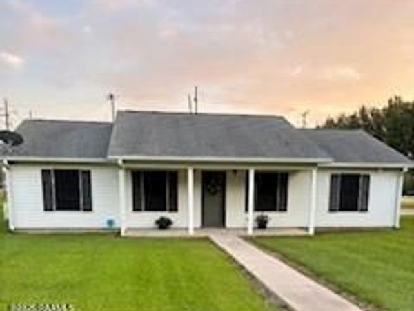 1208 Meaux Lane, Abbeville, LA 70510