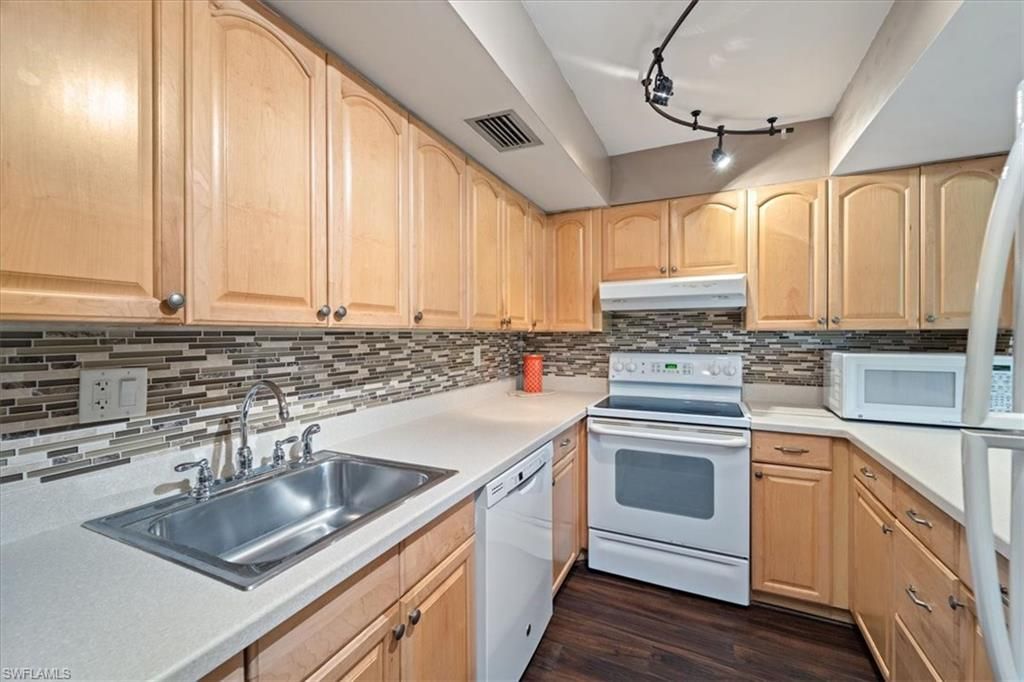 5405 Peppertree Dr, Unit 3, Fort Myers, FL 33908 Photo