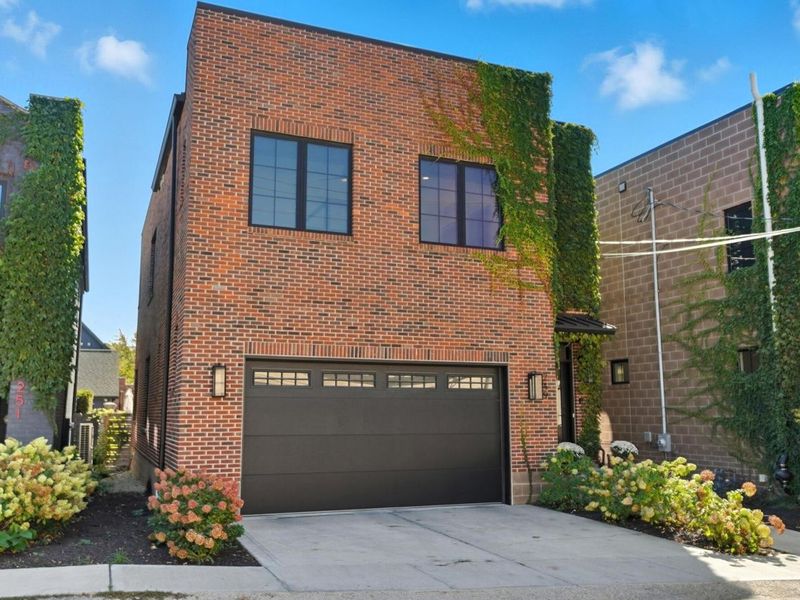 249 E Greenwood Avenue, Columbus, OH 43201 Photo 2