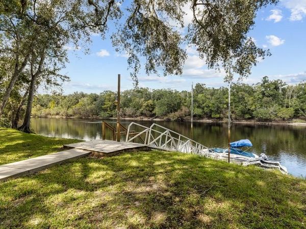 1069 SE Suwannee Trl, Branford, FL 32008